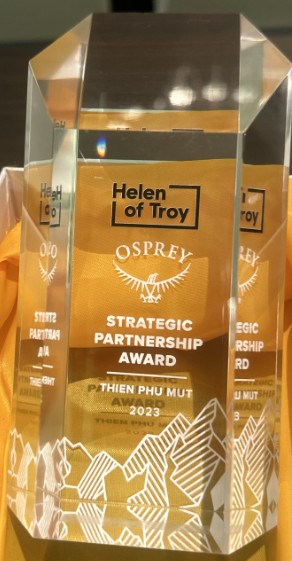 Osprey Strategic Partnership Award Trophy